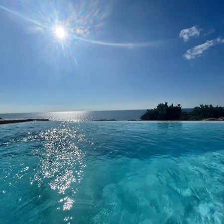 Binisamar Infinity Pool Over The Sea ביניבקה