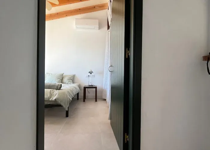 Binisamar Infinity Pool Over The Sea *