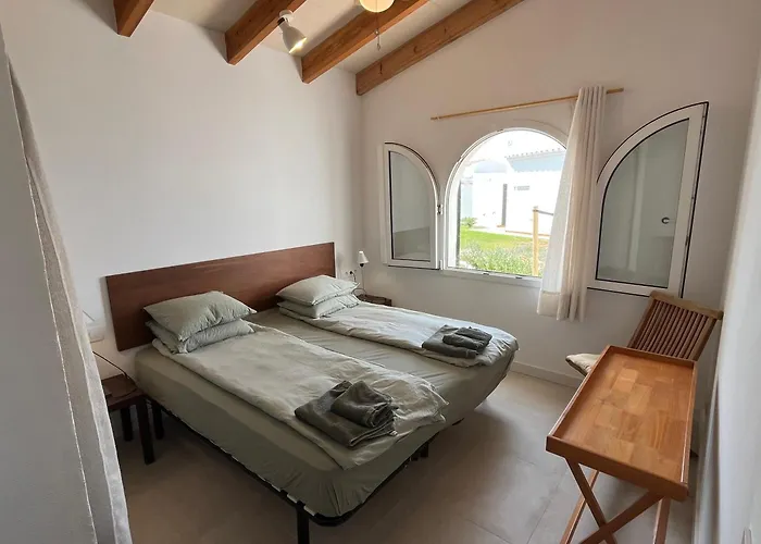 Binisamar Infinity Pool Over The Sea *