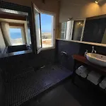 Private Infinity Pool With Sea Views *