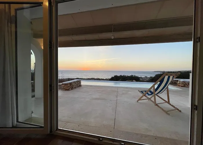 Binisamar Infinity Pool Over The Sea ビニベカ