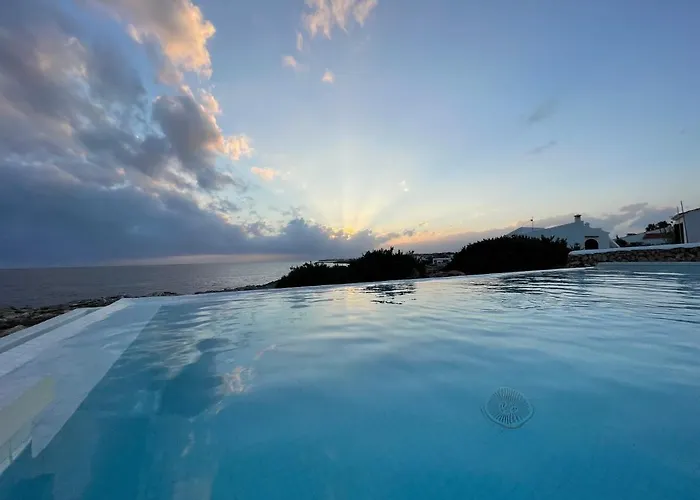 Binisamar Infinity Pool Over The Sea アパート