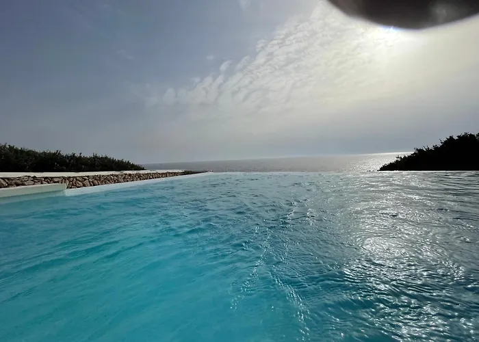 Binisamar Infinity Pool Over The Sea *