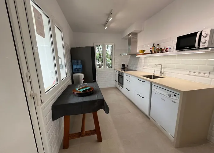 Binisamar Infinity Pool Over The Sea *