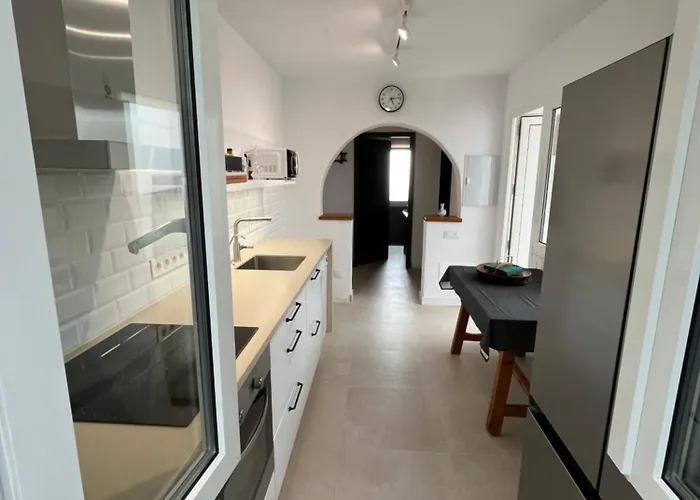 Binisamar Infinity Pool Over The Sea ビニベカ