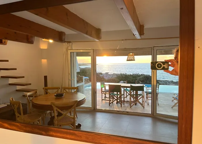 Binisamar Infinity Pool Over The Sea ビニベカ